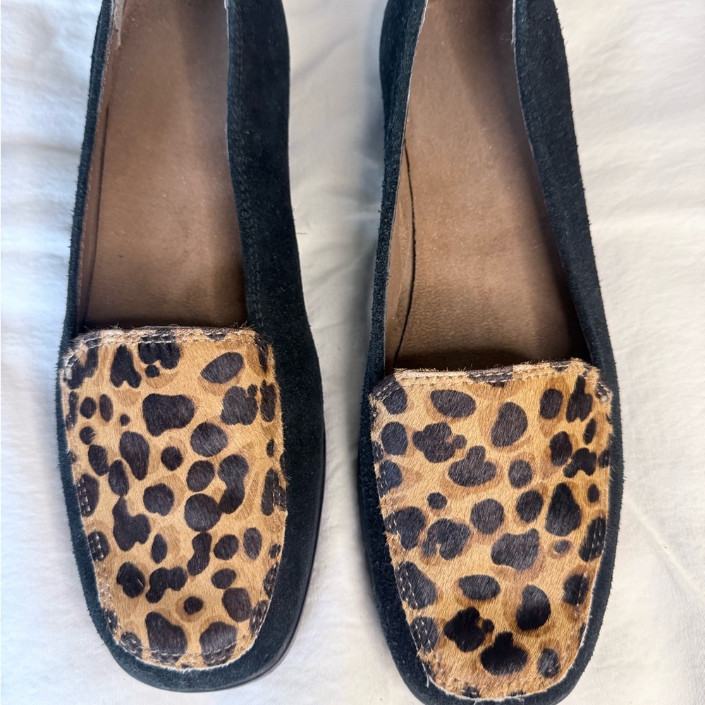 AEROSOLES Black and Leopard Print Loafers